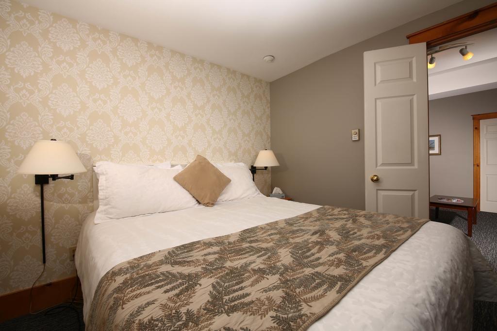 Kettle Creek Inn Порт Стенли Екстериор снимка