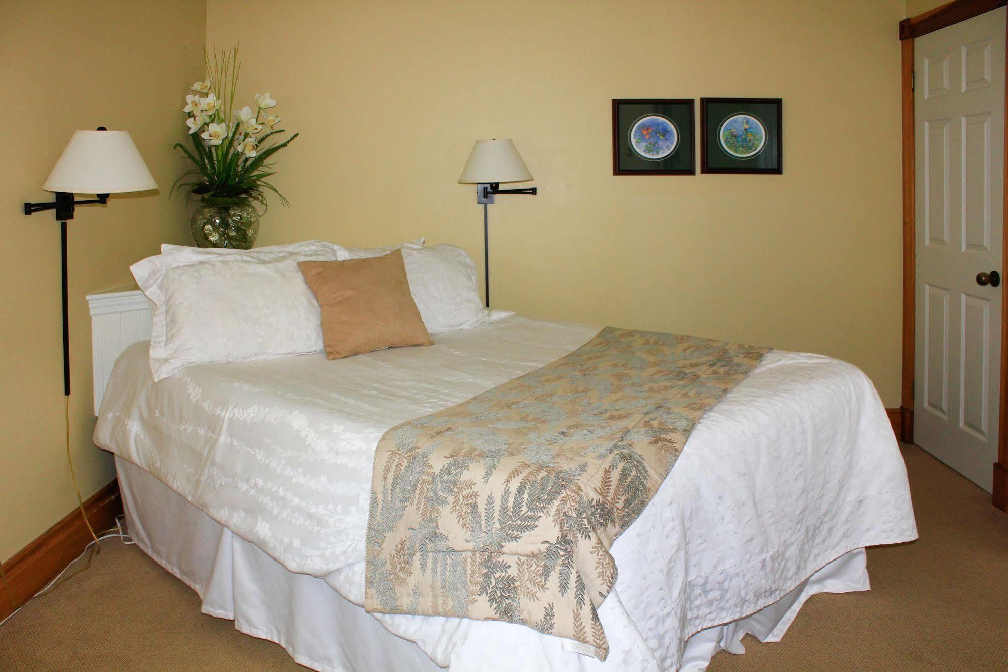 Kettle Creek Inn Порт Стенли Екстериор снимка