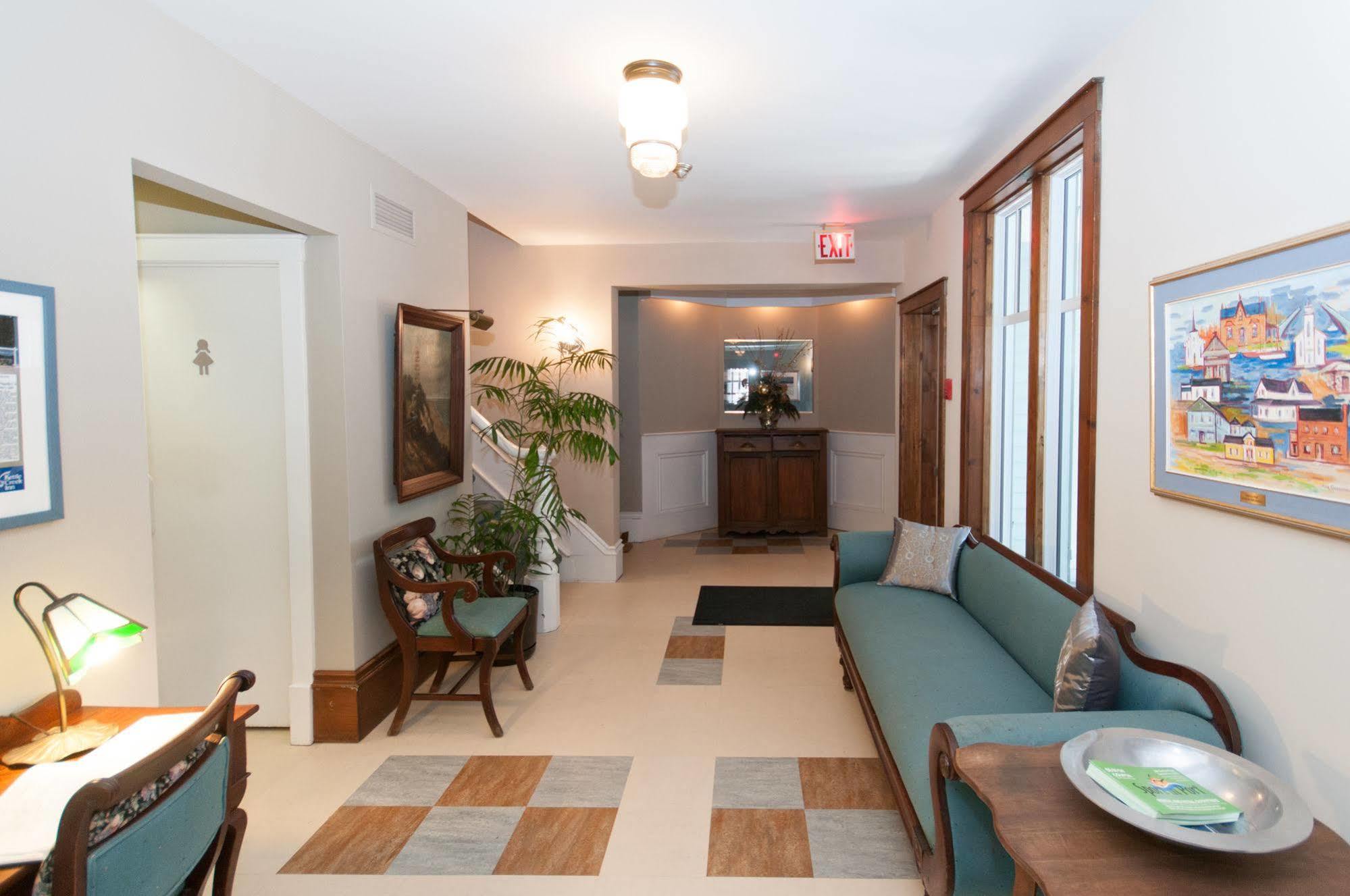 Kettle Creek Inn Порт Стенли Екстериор снимка